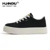 Zapatos de Lona Universales Clásicos Versátiles para Hombre 2025 Otoño Nueva Moda Tenis para Viajar Suela Suave Aumento Interno Zapatos de Hombre