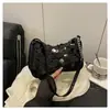 Bolso Cuadrado Pequeño con Cadena de Aspecto Elegante y Moderno Bolso Cruzado de Moda Nuevo Verano 2025 Bolso de Hombro/Axila de Mezclilla Brillante