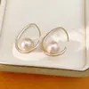 Pendientes de gancho redondos de perla, modernos y sencillos, elegantes y versátiles para el uso diario, pendientes de lujo ligero y de alta gama al por mayor