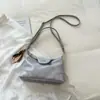 Bolsa de ombro/axila simples de cor sólida estilo coreano, nicho, para mulheres, novo modelo de verão 2026, bolsa transversal moderna para trabalho e deslocamento