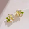 Pendientes de Camelia Blanca Primavera y Verano 2025, Pendientes de Esmalte de Alta Gama y Flor Amarilla, Pendientes de Diseño