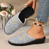 Pantuflas de Primavera y Otoño Bordadas sin Cierre al por Mayor, Pantuflas de Punta Cerrada, Tacones de Cuña, Pantuflas Bordadas de Estilo Chino con Suela Gruesa para Uso en Casa en Primavera