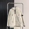 Jaqueta de Algodão com Capuz para o Inverno Cross-Border Stone Nova Funcional para Uso Externo com Enchimento de Penas Casaco com Emblema Casual para Homens