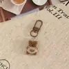 Nova coleção outono/inverno: Chaveiros de urso flockado retrô, pingentes fofos para mochila, perfeitos como presentes para namoradas ou casais, atacado disponível