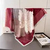 Novo Lenço Quadrado Grande Estilo Chinês com Peônias em Seda Sintética e Padrão Estampado, Xale para o Trabalho, Lenço de Pescoço, Lenço Feminino com Padrão Espinha de Peixe, Lenço de Cabeça