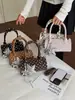 2026 Verano Nuevo Estilo Coreano Bolso Sencillo de Lunares Bolso Cruzado Elegante para Mujer Bolso de Mano de Moda Bolso Cilíndrico