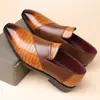Zapatos de vestir de cuero para hombre con patrón de cocodrilo, cuero genuino nuevo, estilo británico, slip-on, zapatos casuales, suela suave antideslizante, zapatos de un paso
