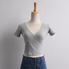 YPFF - Camiseta corta de yoga y fitness para mujer, estilo europeo y americano, de verano, color sólido, cuello en V, manga corta ajustada cruzada