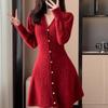 Vestido Suéter de Seda Brilhante com Ajuste na Cintura Novo para a Primavera de 2025 para Mulheres Decote V Cor Sólida Suave Luxo Leve Nicho Curto Suéter de Tricô
