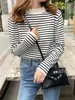 Tecido fresco e sedoso, top de malha listrado, segunda pele feminina de manga longa, suéter pullover de caimento solto com estilo descontraído