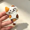Broche de dibujos animados mullido de otoño e invierno para mujer, nuevo estilo 2026, pasador lindo para niños, accesorio de animal de felpa de alta calidad