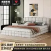Fábrica de comercio exterior cama cuadrada estilo crema tapizada suave, marco de cama doble de pie totalmente cerrado, personalizado para comercio electrónico transfronterizo