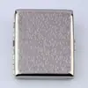 Paquete de 20 Pitilleras Metálicas, Pitillera Portátil Anti-Presión de Hierro Niquelado con Relieve, Elegante y Personalizable Caja de Almacenamiento para Cigarrillos Gruesos de Hombre