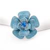 Broche de Camelia Nuevo Estilo 2025 con Microincrustaciones Turquesas, Pin de Flor de Alto Nivel Moderno y Versátil para Ropa, Transfronterizo Europeo y Americano
