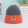 Chapéu de Tricô para Mulheres, Chapéu Versátil com Aplique de Letra para Outono e Inverno, Novo Chapéu Quente de Lã, Proteção para Orelhas, Chapéu Espesso Tendência para o Frio