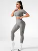 Conjunto de yoga sexy de venta caliente transfronterizo para primavera y verano, ropa de yoga para entrenamiento físico, leggings deportivos sin costuras de melocotón para mujer