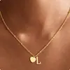 Moda Europeia e Americana Colar Simples de 26 Letras em Forma de Coração Pingente Criativo Versátil de Coração de Pêssego Corrente Curta para Clavícula Presente para Mulheres