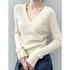 Suéter vermelho de gola V com ombros retos para mulheres, novo design de inverno 2025, blusa base estilosa, top extremamente atraente