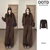 Conjunto deportivo de estilo casual para mujer, nueva colección otoño e invierno, sudadera holgada y pantalones de pierna ancha, conjunto completo en color café con una chaqueta con capucha
