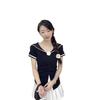Top chic hermoso de estilo académico con cuello azul marino, flor tridimensional, diseño plisado en la cintura, manga corta, camisa para mujer, verano