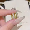 Brincos de zircônia requintados e ultrabrilhantes para mulheres, simples e versáteis, modernos e únicos, luxo leve com um toque de alta qualidade, novos brincos doces