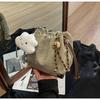 Bolso de Hombro Único Versátil Estilo Coreano de Nicho Cadena Cruzada Cubo de Mezclilla Transfronterizo para Mujer Nuevo Modelo 2026