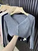 Suéter de punto acanalado con cuello en V, simple y elegante, un nuevo diseño de otoño/invierno para mujer, con un corte ajustado y un look juvenil, perfecto como capa interior o cárdigan.
