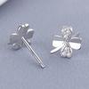 Pendientes pequeños de plata de ley S925 con forma de hierba de la suerte de cuatro hojas, pendientes de temperamento coreano, joyería ancha para mujer, fabricantes de pendientes al por mayor