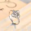 Anel de Trevo de Amor Rotativo para Mulheres, Design de Nicho da Ins, Fashion, Luxo Leve, Sensação de Alta Qualidade, Anel Personalizado para Dedo Indicador Presente