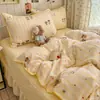 Lençol de algodão com borda de concha fresca, cream puff, capa de cama conjunto de quatro peças, capa de edredom para cama alta de dormitório estudantil conjunto de três peças
