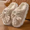 Chinelos de algodão femininos outono e inverno nova temporada pós-parto internos casa antiderrapante sola grossa laço pelúcia chinelos de algodão