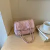 Coleção Outono 2026 Bolsa de Ombro Niche Luxo Leve Moda Versátil Corrente para o Dia a Dia Acolchoada com Diamantes Bolsa de Ombro Único Transversal Estilo Chanel