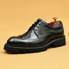 Pré-venda, fora de estoque Exclusivo Taobao sapatos de couro brilhante couro patenteado estilo britânico brogue esculpido bico fino sola grossa