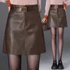 Moda mini falda de cuero para mujer, nueva falda corta de cintura alta para otoño e invierno para figuras petite, falda plisada adelgazante estilo coreano ins