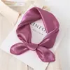 Cachecol de cor sólida clássico para todos os jogos Lenço de seda feminino Moda Cachecol quadrado pequeno Lenço profissional 60cm Lenço quadrado pequeno Novo estilo