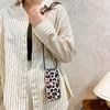 Funda personalizada para teléfono móvil iPhone15pro con estampado de leopardo marrón y negro resistente a caídas 14 Cordón cruzado ajustable para Apple 13