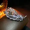 Broche Popular Transfronterizo de Alta Resistencia con Circonita Morada Degradada de Gran Quilate y Diseño de Pluma de Pavo Real con Perla, Broche de Moda de Lujo Ligero al por Mayor