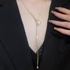 Collar de perlas de diseño para mujer 2023, nuevo y moderno collar de cadena de clavícula de acero de titanio resistente a la decoloración y elegante que combina con todo.