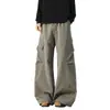 Calça de trabalho masculina cinza claro de perna larga, design multibolsos, estilo paraquedas, cós elástico, corte solto, caimento fluido, casual, comprimento até o chão