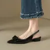 Sandalias de Punta Fina Cerradas Chu Yu Ji para Mujer Estilo Nuevo Otoño 2026 Rojo Vino Charol con Falda Zapatos Planos