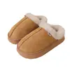 Nuevos Zapatos de Casa Cerrados de Algodón Estilo 2026 para Mujer, Zapatillas de Invierno de Gamuza para Interiores Cómodas, de Suela Gruesa, Versátiles, de Suela Suave