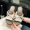 Chanclas Francesas Retro de Perlas para Mujer 2026 Nueva Moda de Verano Sandalias Planas Versátiles de Playa para Uso en Exteriores
