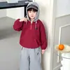 Conjunto de Moletom com Capuz Color Block para Meninos Primavera e Outono 2026 Novo Estilo Coreano Roupa Esportiva Estilosa Infantil Roupas de Bebê