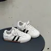 Zapatos para niñas, zapatillas de entrenamiento alemanas para niños, nueva colección primavera/otoño 2026, zapatillas blancas para niños, zapatillas deportivas estilo coreano, zapatos casuales ligeros