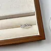Lujo Ligero y Piedra Lunar Suave Anillo de Ojo de Gato de Alta Gama Anillo para Dedo Índice para Mujer Diseño Nicho Versátil y Ajustable