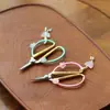 Tijeras de té retro estilo chino fabricadas en fábrica, tijeras individuales de aleación hechas a mano para cortar bolsitas de té, accesorios de té para el arte del té y la ceremonia del té