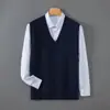Chaleco nuevo engrosado de otoño e invierno 100% lana, top casual sin mangas de cuello en V para hombre, suéter de cachemira