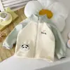 Novos estilos de outono e inverno: jaquetas infantis com zíper e forro de fleece, agasalhos quentes para meninos e blusas casuais para meninas usarem em casa