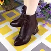 Novas botas de tornozelo estilo chinês para mulheres, coleção outono/inverno 2026, modernas e chiques com salto de espessura média, bico fino e forro de fleece para aquecimento