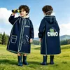 Capa de Chuva Infantil Unissex para Meninos e Meninas Totalmente Impermeável Contra Chuva Forte Especial para Alunos do Ensino Fundamental Leve com Compartimento para Mochila Capa de Chuva